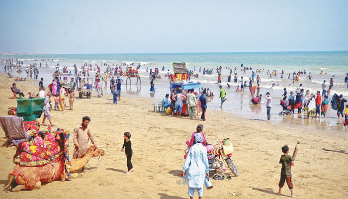 کراچی کا موسم گرم رہنے کا امکان