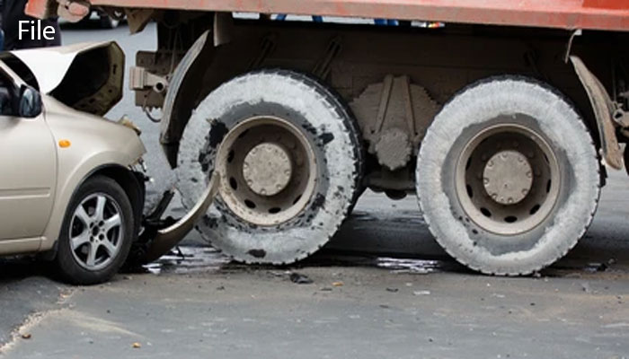 ساہیوال: ٹرک کی ٹکر سے کار سوار ASI جاں بحق