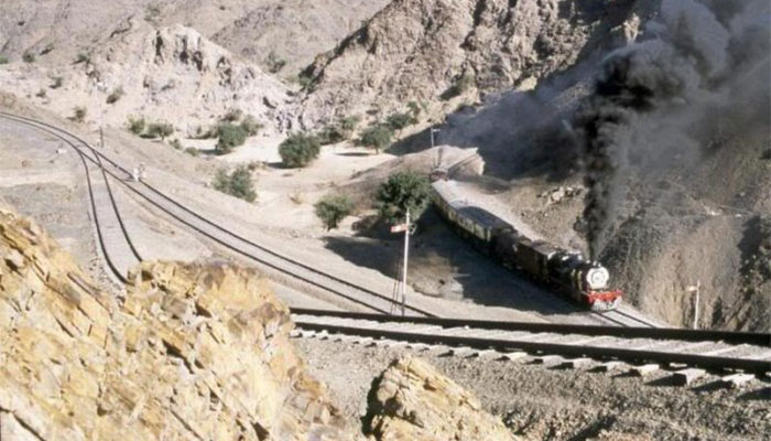 صدی پرانا پشاور طورخم سفاری ریلوے ٹریک تباہ حالی کا شکار