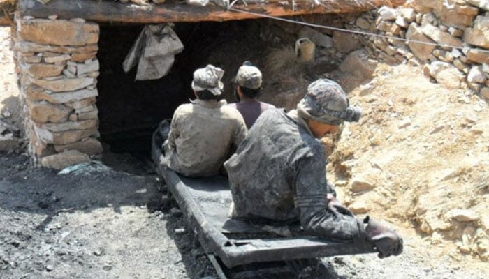 ہرنائی: کوئلہ کان بیٹھ گئی،6 کان کن پھنس گئے