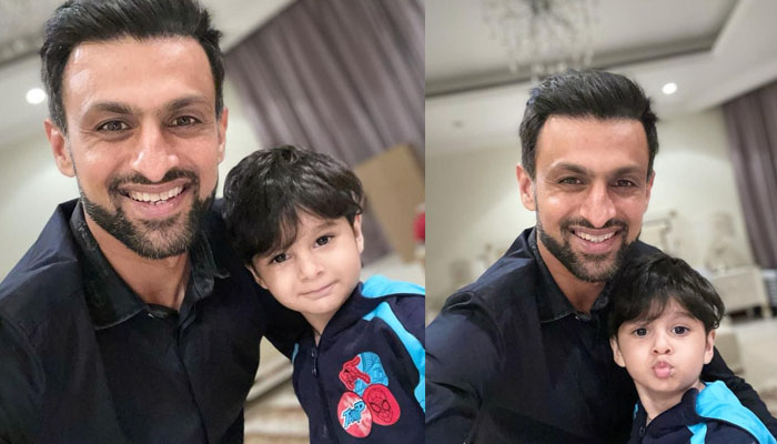 شعیب ملک کی بیٹے کے ساتھ ہنستی مسکراتی تصاویر 