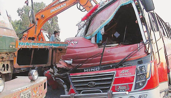 مریدکے: بس اور ٹرالر میں تصادم، 5 جاں بحق