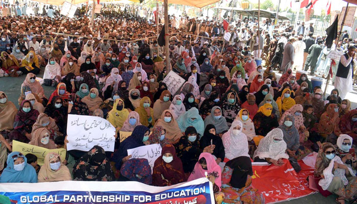 بلوچستان ایمپلائز ورکرز کا دھرنا جاری