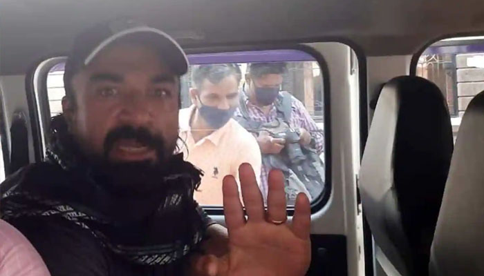 میری اہلیہ منشیات لیتی تھی: اعجاز خان کا انکشاف