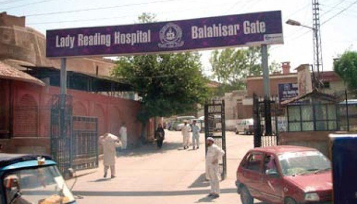 پشاور: لیڈی ریڈنگ اسپتال میں آکسیجن کی کمی، 7 مریضوں کی حالت خراب