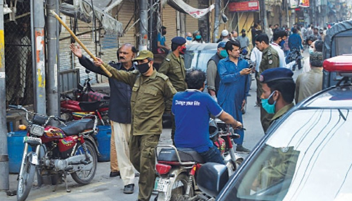 لاہور:کورونا ایس او پیز کیخلاف ورزی پر سخت سزاوں کے احکامات جاری