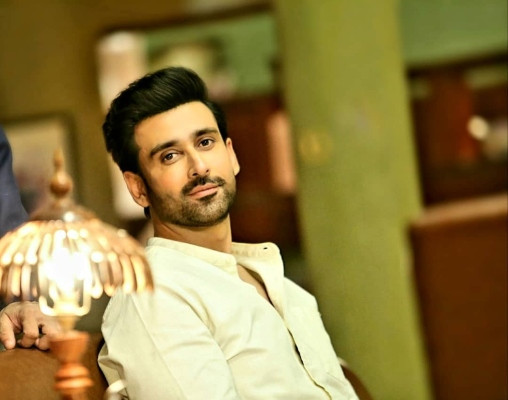 Sami Khan posts cute throwback photo from childhood