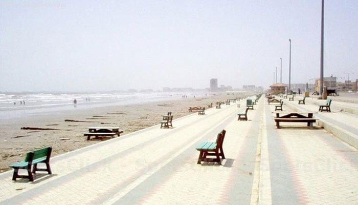 کراچی میں سمندری ہوائیں بحال
