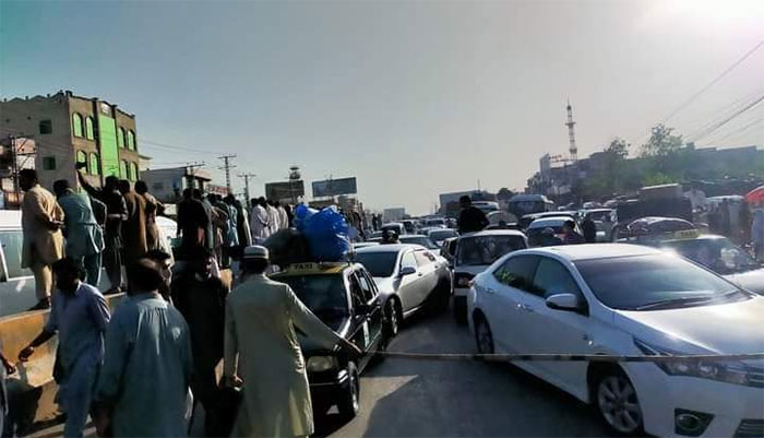 ایک مذہبی تنظیم کا کئی شہروں میں دھرنا، راستے بند، لوگوں کو مشکلات کا سامنا