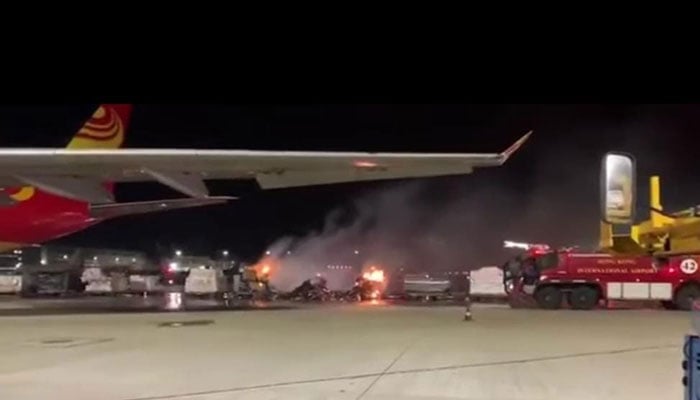 ہانگ کانگ ایئرپورٹ پر اسمارٹ فون سے بھرے کنسائنمنٹ میں آگ لگ گئی