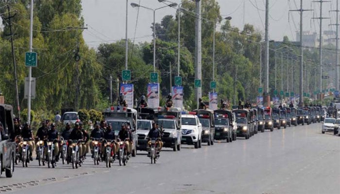 لاہور پولیس کا فلیگ مارچ