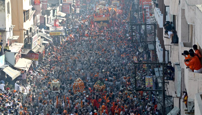 بھارت: کمبھ میلے میں کورونا ایس او پیز کی خلاف ورزی، ایک ہزار یاتری کورونا میں مبتلا 