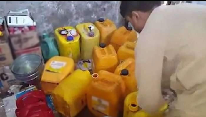 پشاور:کنٹینر سے 1 لاکھ 3ہزار لیٹر غیر معیاری خوردنی تیل برآمد