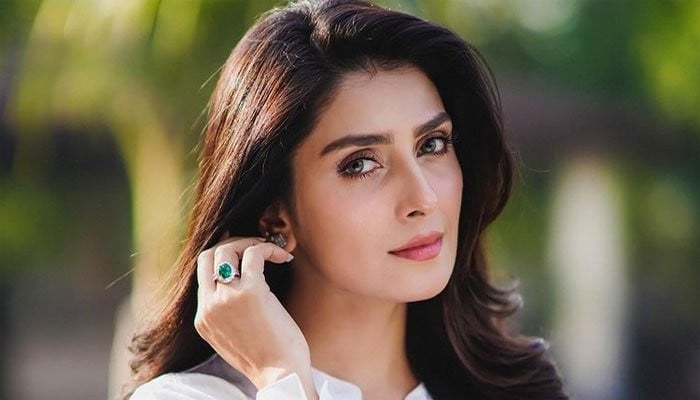 Ayeza Khan feels grateful as she hits 8.6 million followers on Instagram