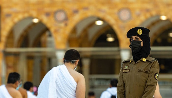   مسجد الحرام: خواتین سیکورٹی اہلکار صحن مطاف میں تعینات