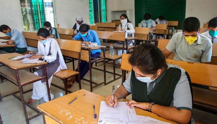  بھارت: 49 طلباء و اسٹاف سمیت درجنوں افراد کوروناکا شکار 
