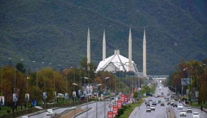 اسلام آباد اور راولپنڈی کی شاہراہوں سے کنٹینر اٹھالیے گئے