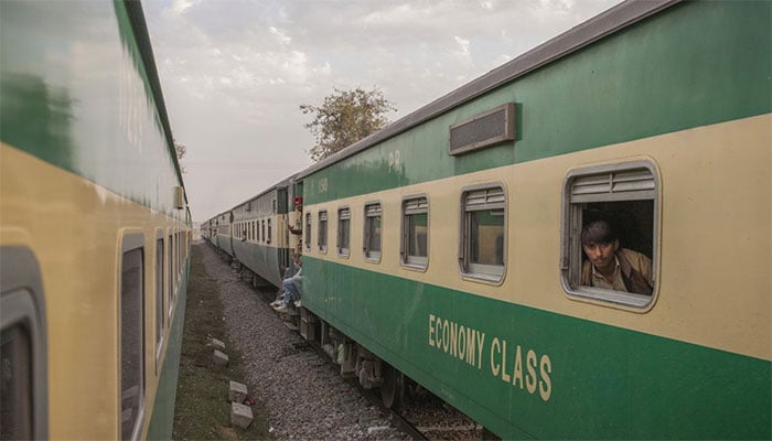عیدالفطر پر تین خصوصی ٹرینیں چلانے کا فیصلہ