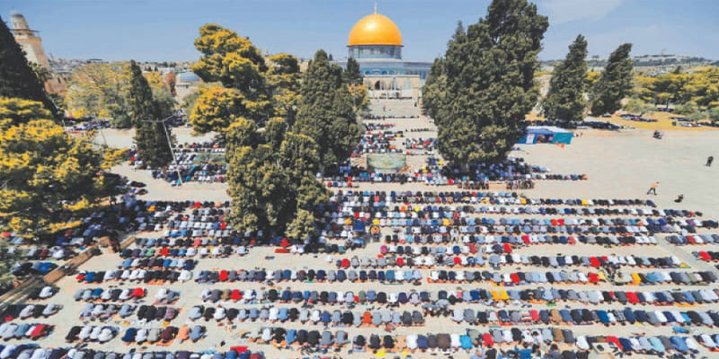 قبلہ اول میں رمضان کا دوسرا نماز جمعہ ادا، اسرائیلی رکاوٹوں کے باوجود 60 ہزار نمازی شریک
