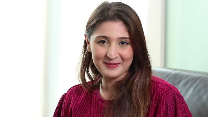 Dhvani Bhanushali sends love to her fans after reaching 5 million followers