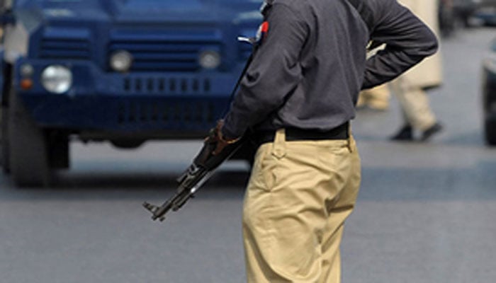 کراچی: فائرنگ سے 3 افراد کو زخمی کرنیوالے 3 پولیس اہلکار معطل