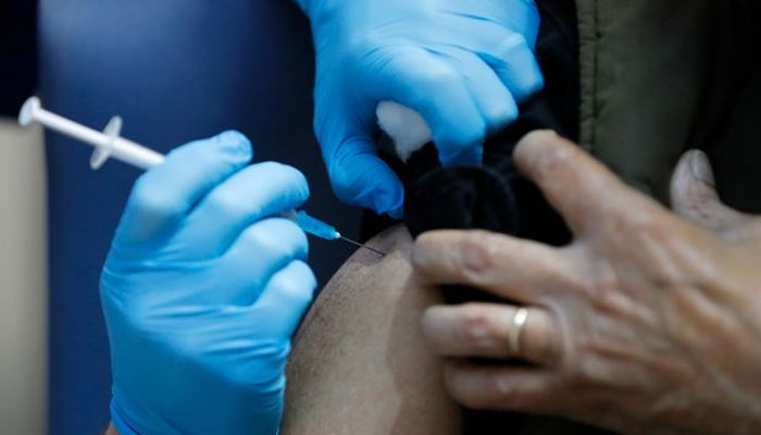 کے پی کے: ایک دن میں9 ہزار سے زائد افراد کی کورونا ویکسین ہوگئی