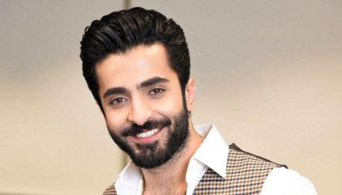 Sheheryar Munawar issues apology for Covid-19 breach