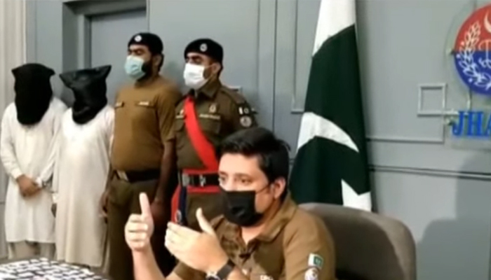 جھنگ: لوگوں کےانگوٹھوں کےنشان لینے والا گروہ گرفتار