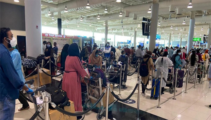 امارات میں بھارت سے آنے والے مسافروں کے داخلے پر پابندی میں توسیع