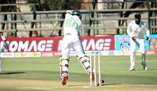 ہرارے: عابد علی کے زور دار اسٹروک پر زمبابوے کے کھلاڑی کائیا زخمی