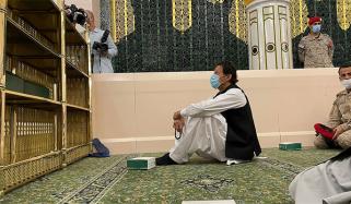 وزیراعظم نے مسجد نبوی میں افطار کی اور نمازمغرب ادا کی