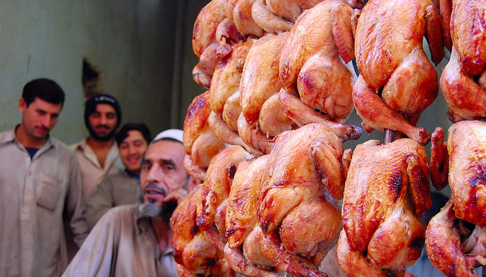 پشاور:لاک ڈاؤن نے مرغی کی قیمت بڑھادی