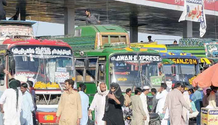 ملک بھر میں پبلک ٹرانسپورٹ آج سے بحال