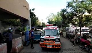 کراچی: گلی بند کرنے پر جھگڑا، پولیس اہلکار سمیت 4 زخمی