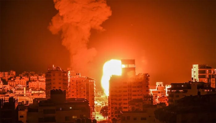 اسرائیلی فضائیہ کی غزہ کی پٹی پر دوبارہ بمباری، بلند عمارت کو نشانہ بنانےکی دھمکی