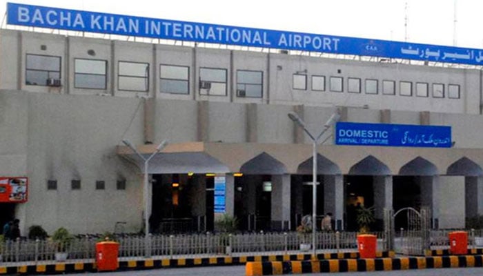 پشاور ایئرپورٹ پر 28 مسافروں کے ٹیسٹ مثبت