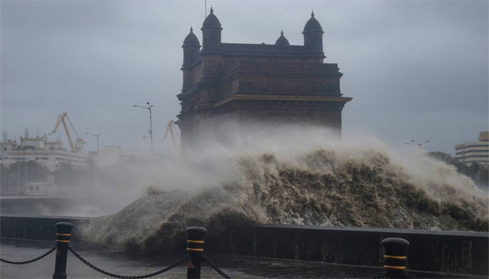 سمندری طوفان تاوتے کے باعث بھارت میں تباہی، اموات کی تعداد 27 ہوگئی