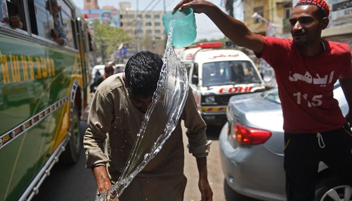 کراچی کا درجۂ حرارت 41 ڈگری کو چھو سکتا ہے، ڈائریکٹر محکمہ موسمیات
