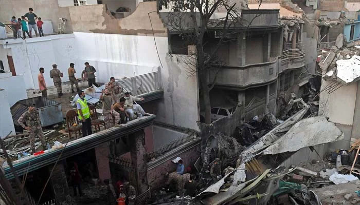  کراچی طیارہ حادثے کو ایک سال بیت گیا 