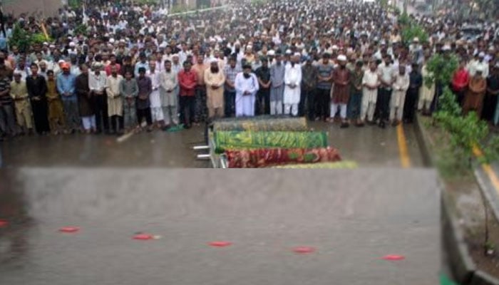 ٹنڈو محمد خان میں ڈوبنے والے 3 دوستوں کی کراچی میں تدفین