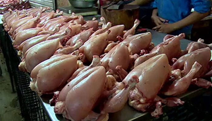لاہور: برائلر مرغی کی قیمت میں کمی