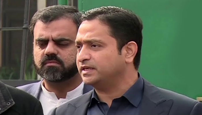 خرم شیر زمان کی کتے کے کاٹنے سے جاں بحق بچے کے گھر آمد