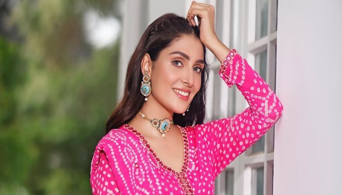 Ayeza Khan crosses 100,000 followers on TikTok