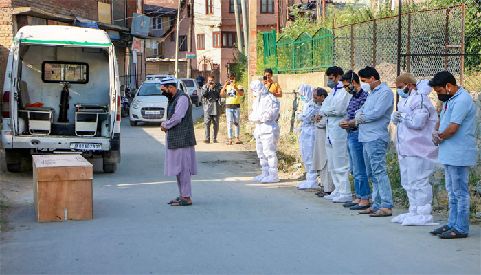 پاکستان: کورونا سے مزید 76 اموات، کل ہلاکتیں 21265