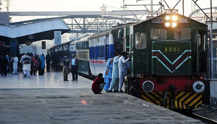 لاہور ریلوے اسٹیشن سے ٹرینیں بروقت روانہ ہونے کا اعلان