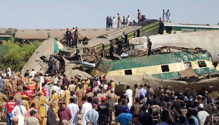 حادثے کی شکار ٹرینوں کے بلیک باکس مل گئے، ریلوے حکام