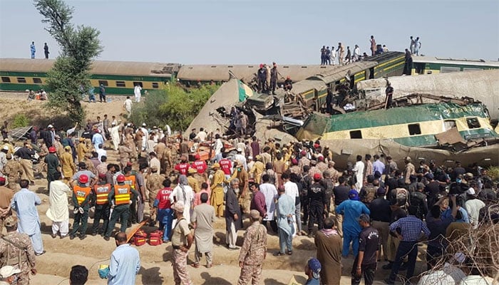 ڈہرکی ٹرین حادثہ کئی خاندانوں کوہمیشہ کا غم دے دیا