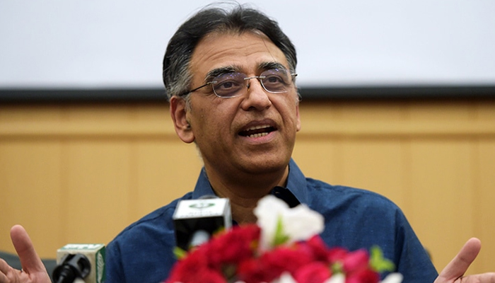 اسد عمر نے وزیراعلیٰ سندھ کی 3 مختلف شکایات پر جواب دیدیا