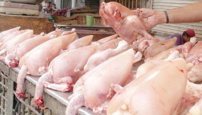 لاہور میں مرغی کا گوشت 255 روپے کلو میں فروخت