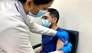 امارات میں ویکسین نہ لگوانے والوں پر 15 جون سے عوامی مقامات پر داخلے پر پابندی عائد